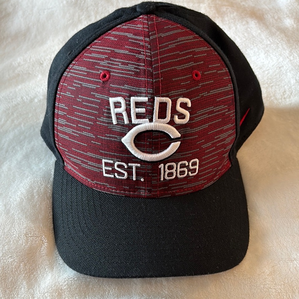 Nike Reds Classic99 Dri Fit Hat M/L MLB Cincinnati Cap